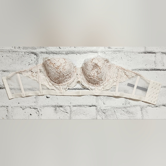 Victoria's Secret Strapless Lace & Nude Cream Bra - Picture 6 of 13